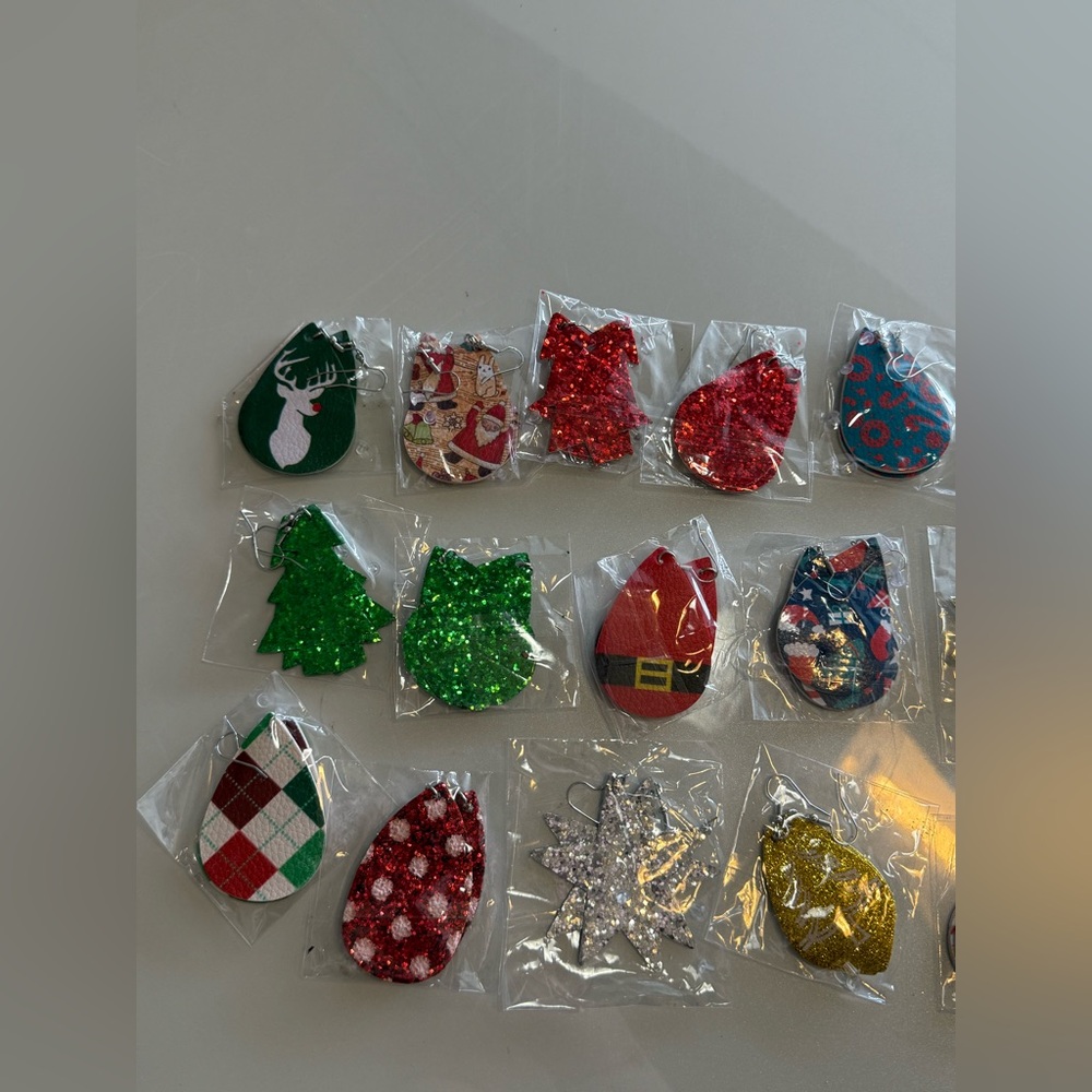 Lot Of 17 Faux Leather Earrings Christmas Holiday Assorted NEW Teardrop Dangle - Picture 3 of 3